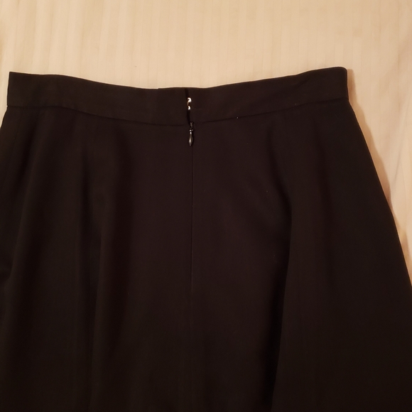 Quality Black short skirt 12 - Picture 8 of 12